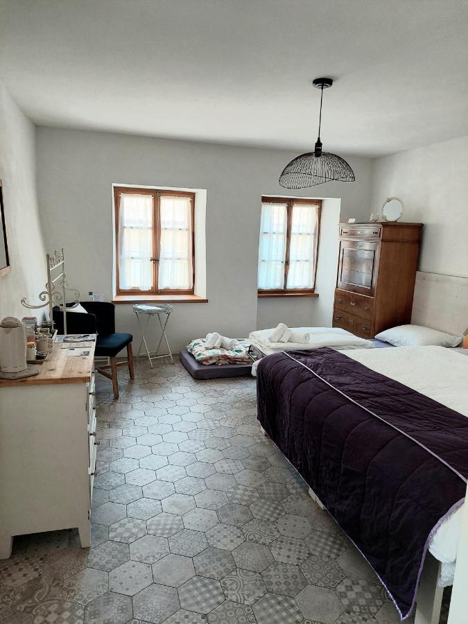 Aux Trois Soleils Bed & Breakfast เชเบรอส์ ภายนอก รูปภาพ