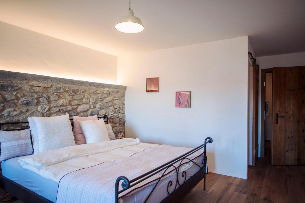 Aux Trois Soleils Bed & Breakfast เชเบรอส์ ภายนอก รูปภาพ