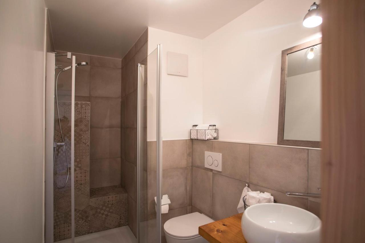 Aux Trois Soleils Bed & Breakfast เชเบรอส์ ภายนอก รูปภาพ